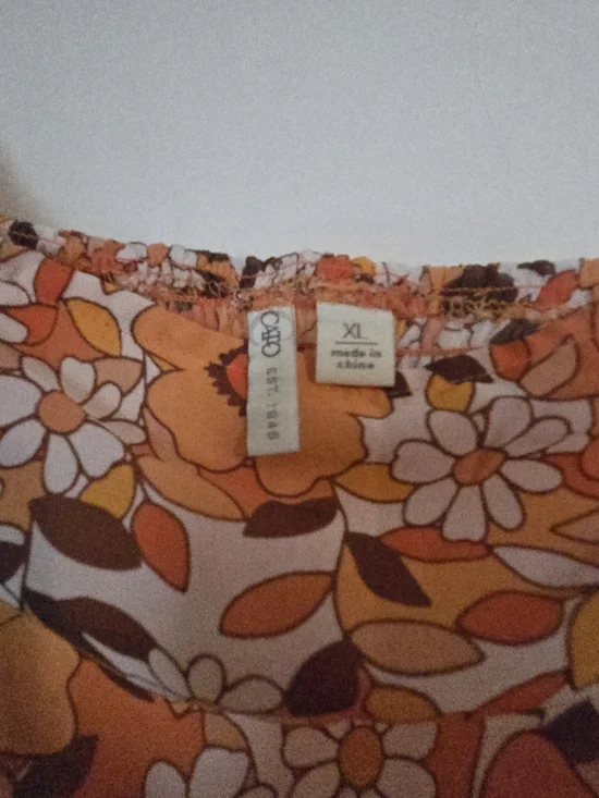 Cato Floral Blouse in Orange and Cream - Picture 4 of 4